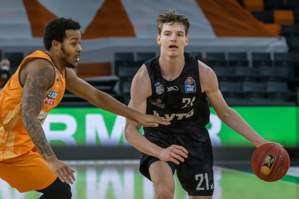 将比分扩大 将比分扩大