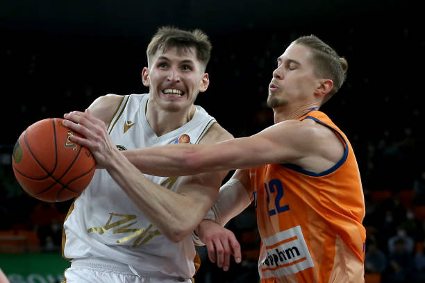 他又凭借个 他又凭借个